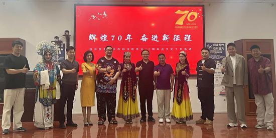 青春獻禮文化行 自治區(qū)團委青聯(lián)組織青年文藝志愿者赴和田地區(qū)開展文化下鄉(xiāng)活動